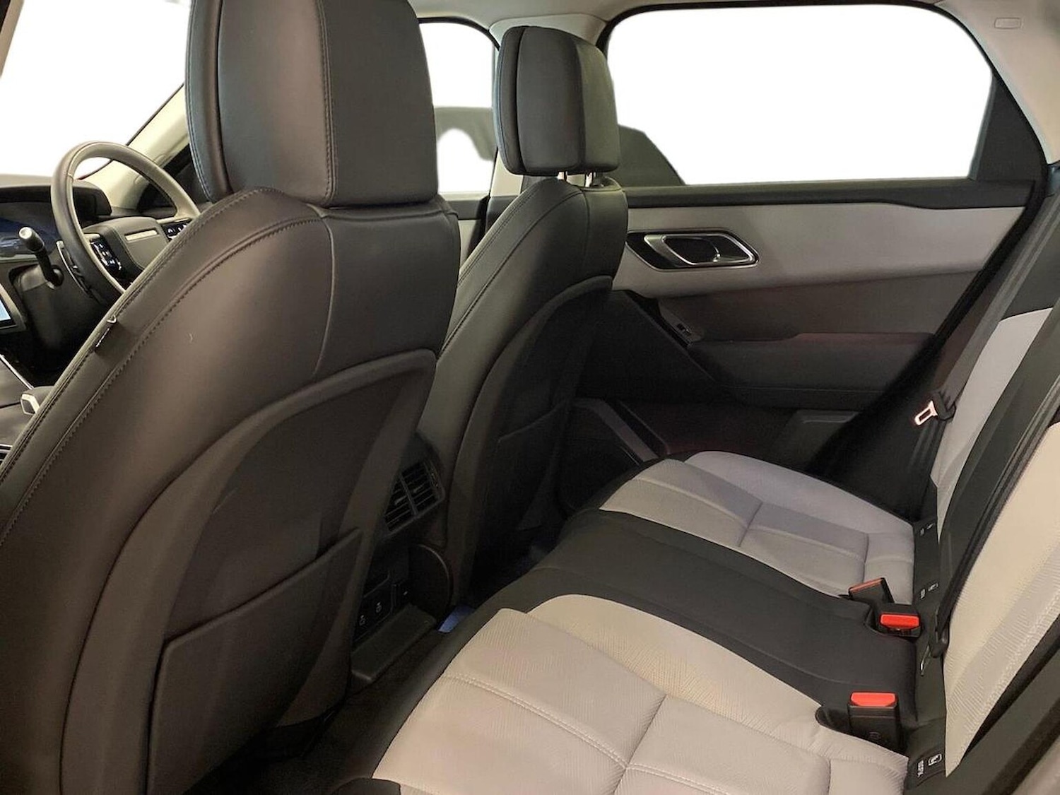 Used Land Rover Range Rover Velar 2024 for sale - 76650251: Photo 4