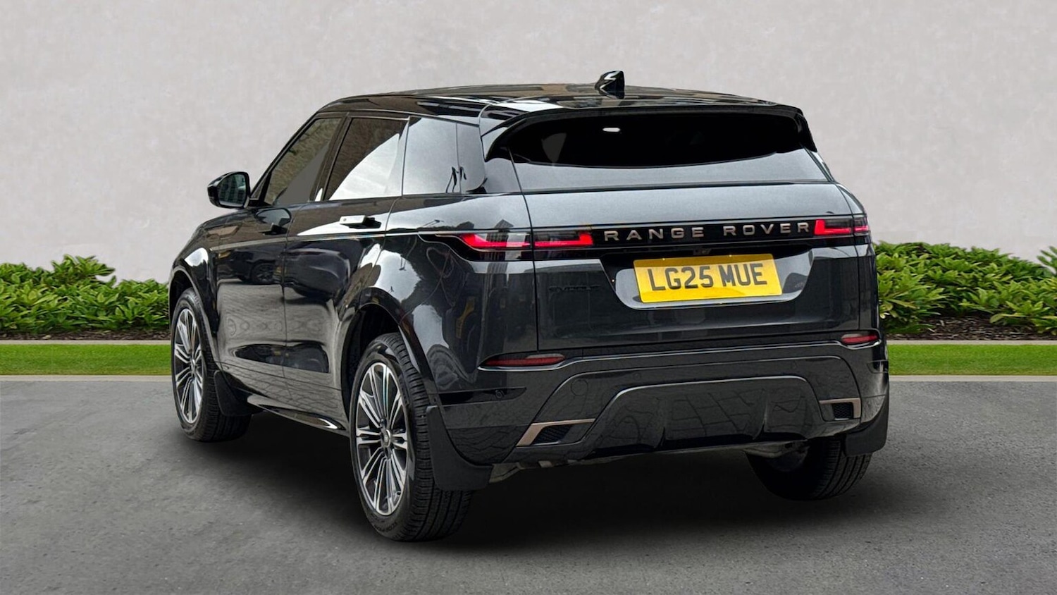Used Land Rover Range Rover Evoque 2025 for sale - 76365094: Photo 2