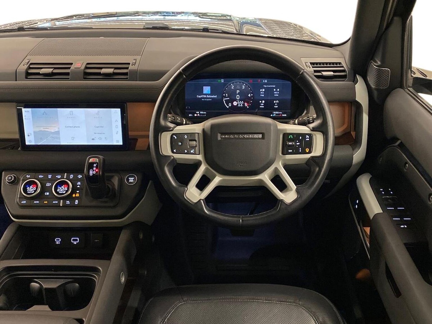 Used Land Rover Defender 2023 for sale - 76324599: Photo 15