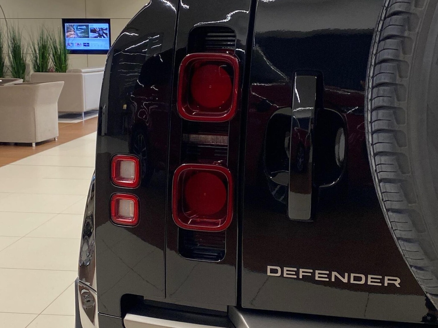 Used Land Rover Defender 2023 for sale - 76324599: Photo 26