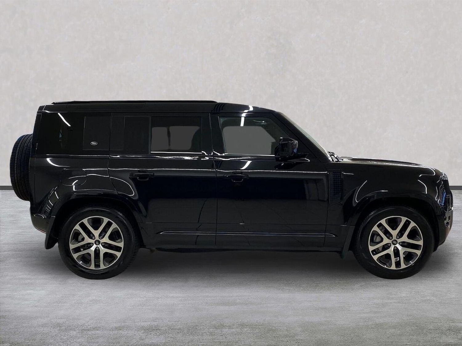 Used Land Rover Defender 2023 for sale - 76324599: Photo 5