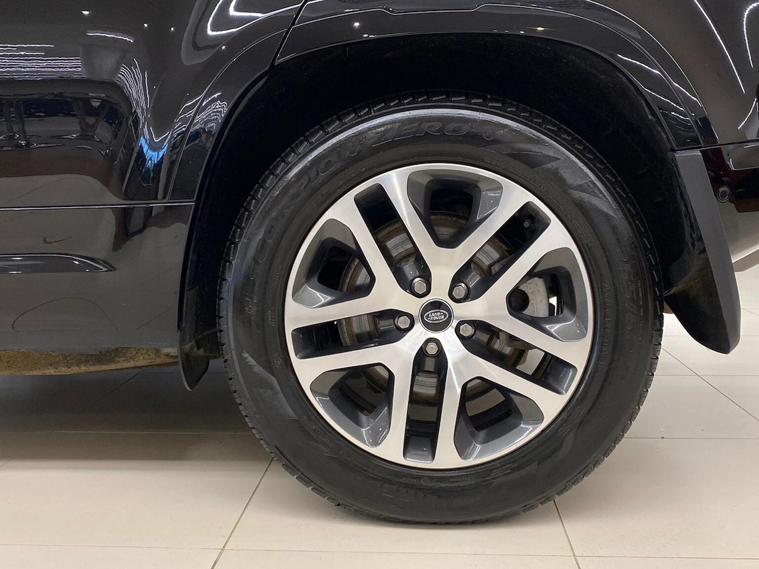 Used Land Rover Defender 2023 for sale - 76324599: Photo 8