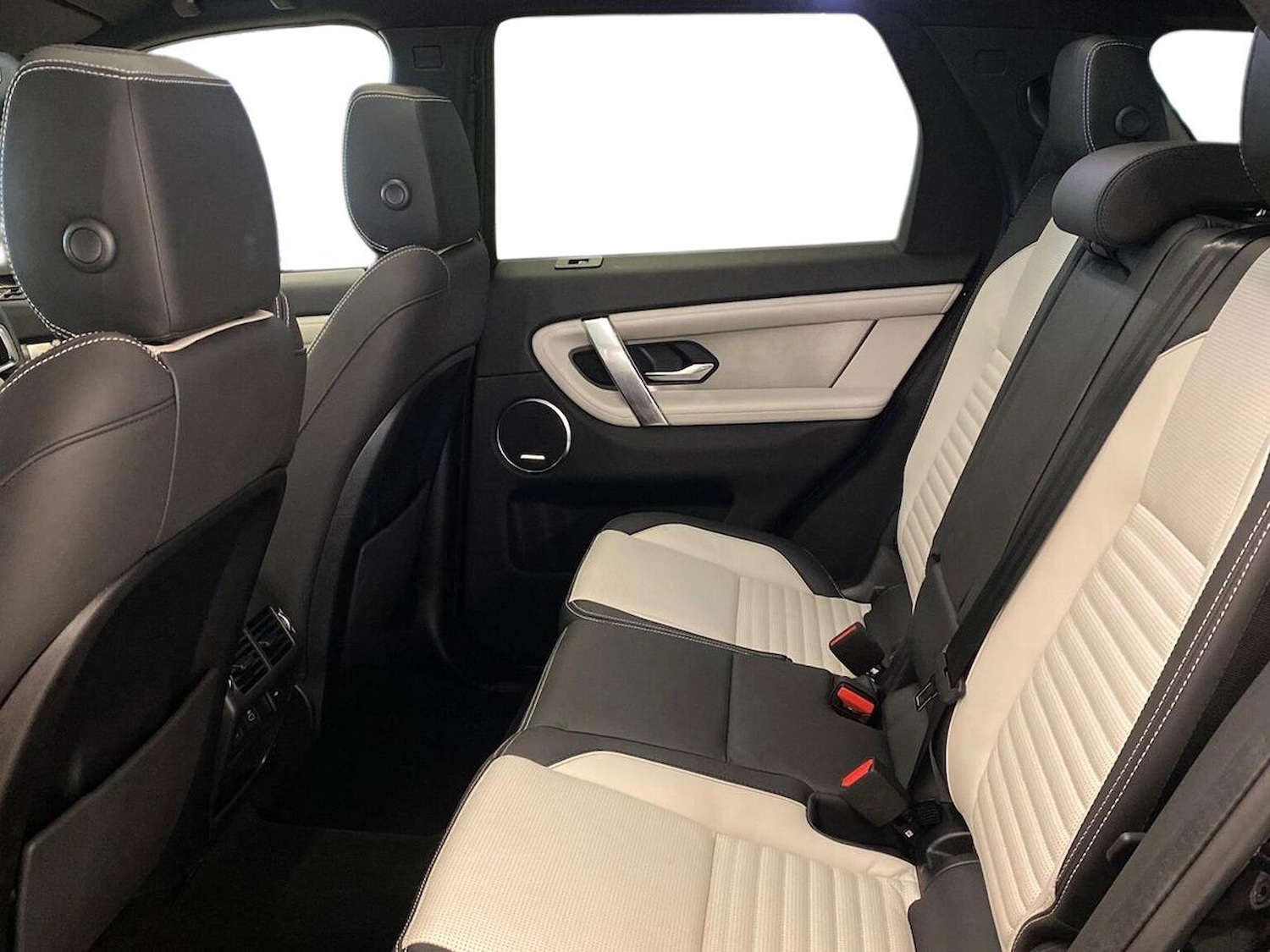Used Land Rover Discovery Sport 2025 for sale - 76091079: Photo 4