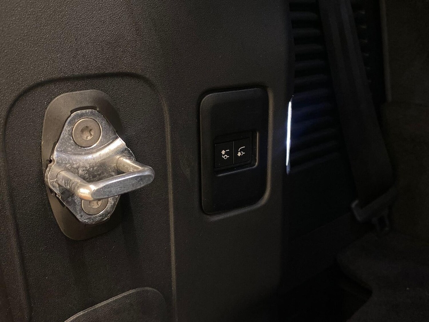 Used Land Rover Defender 2024 for sale - 78202060: Photo 29