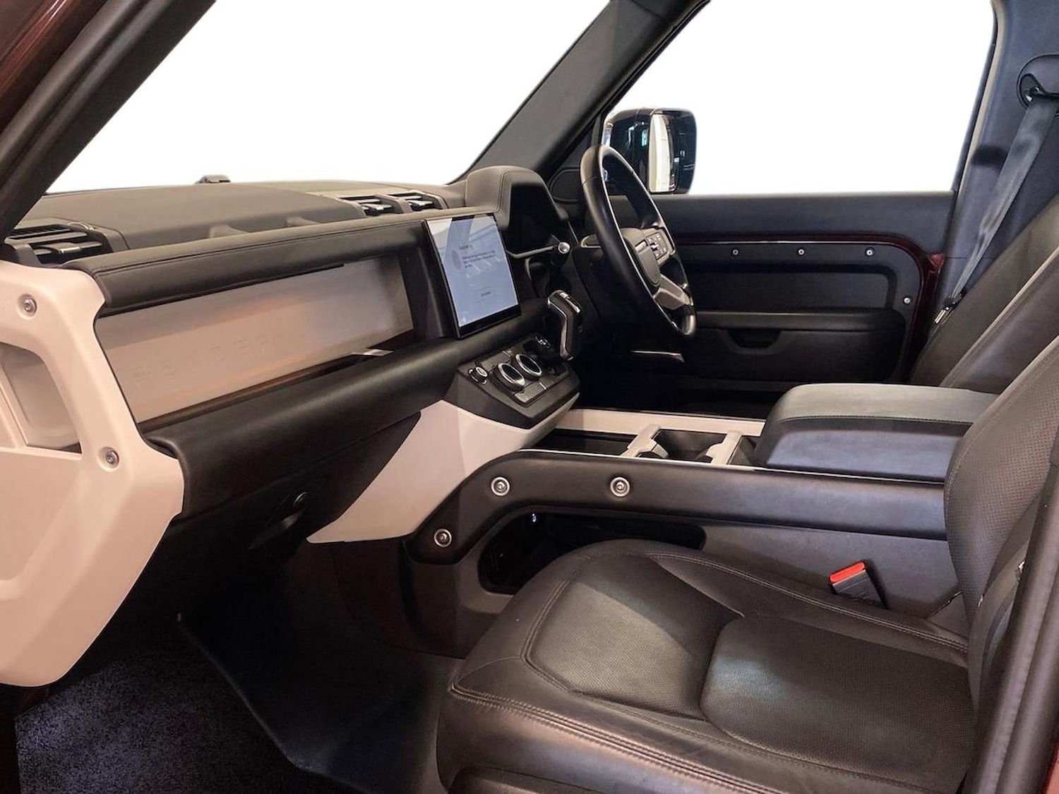 Used Land Rover Defender 2024 for sale - 78202060: Photo 5