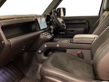 Used Land Rover Defender 2023 for sale - 76320685: Photo