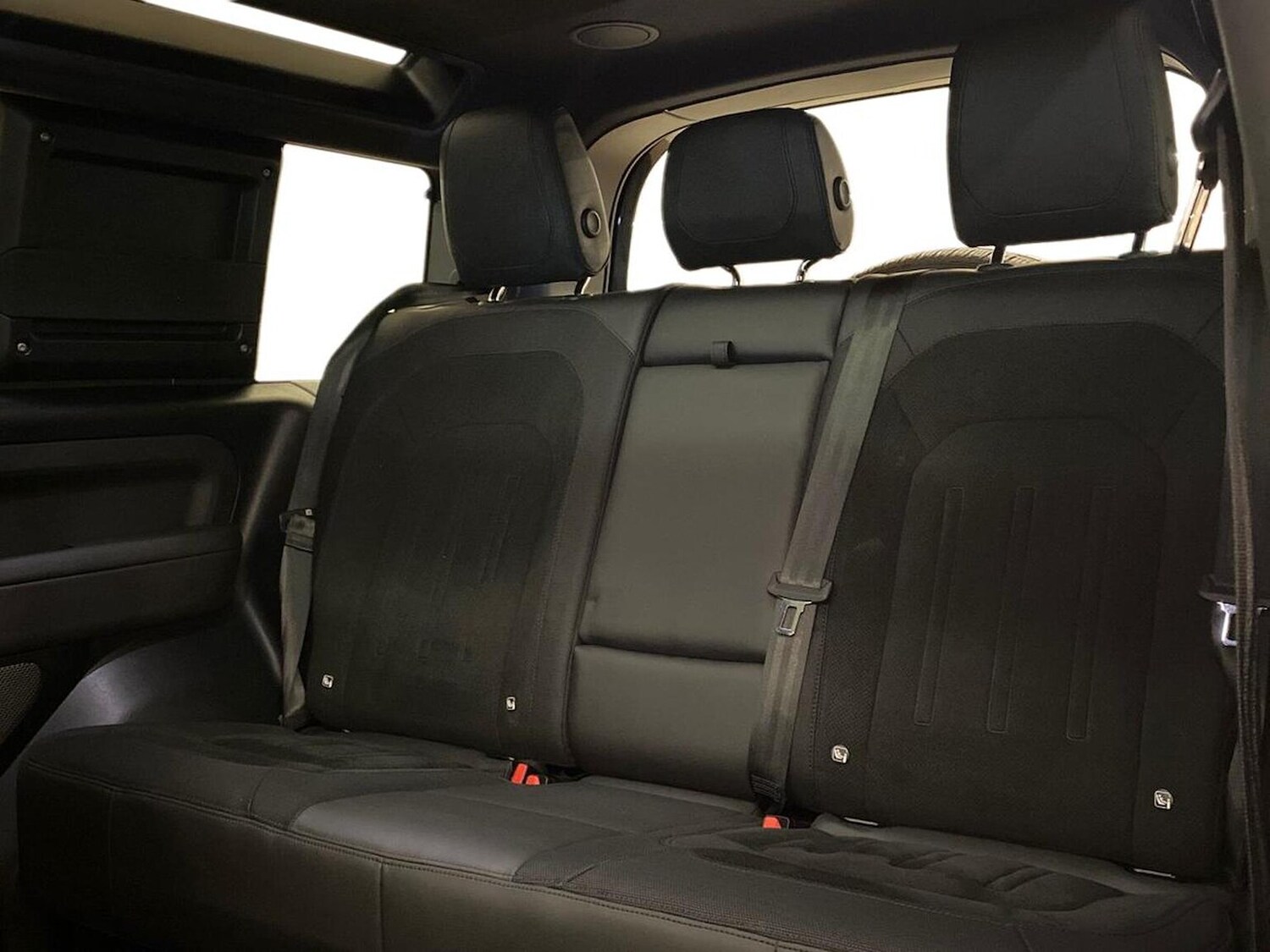 Used Land Rover Defender 2023 for sale - 76320685: Photo 4