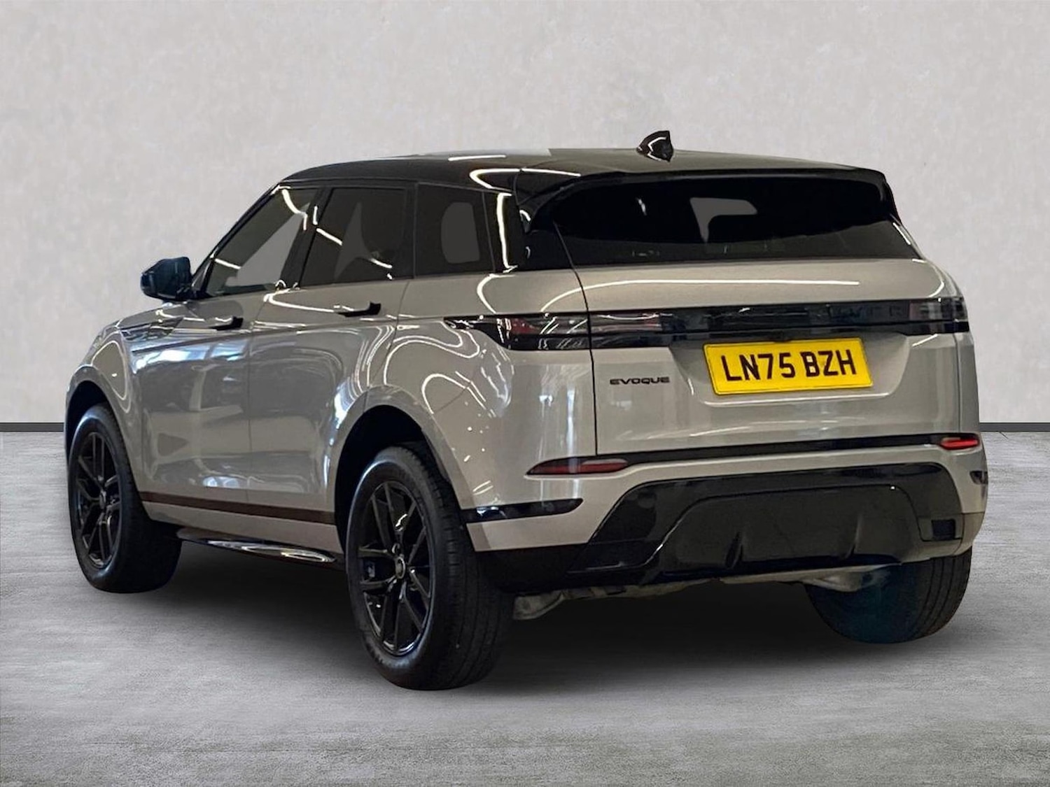 Used Land Rover Range Rover Evoque 2025 for sale - 78191405: Photo 2