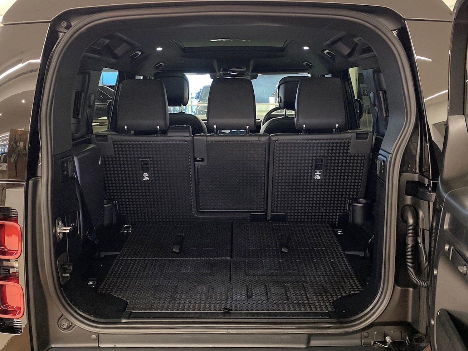 Used Land Rover Defender 2023 for sale - 76591420: Photo 10