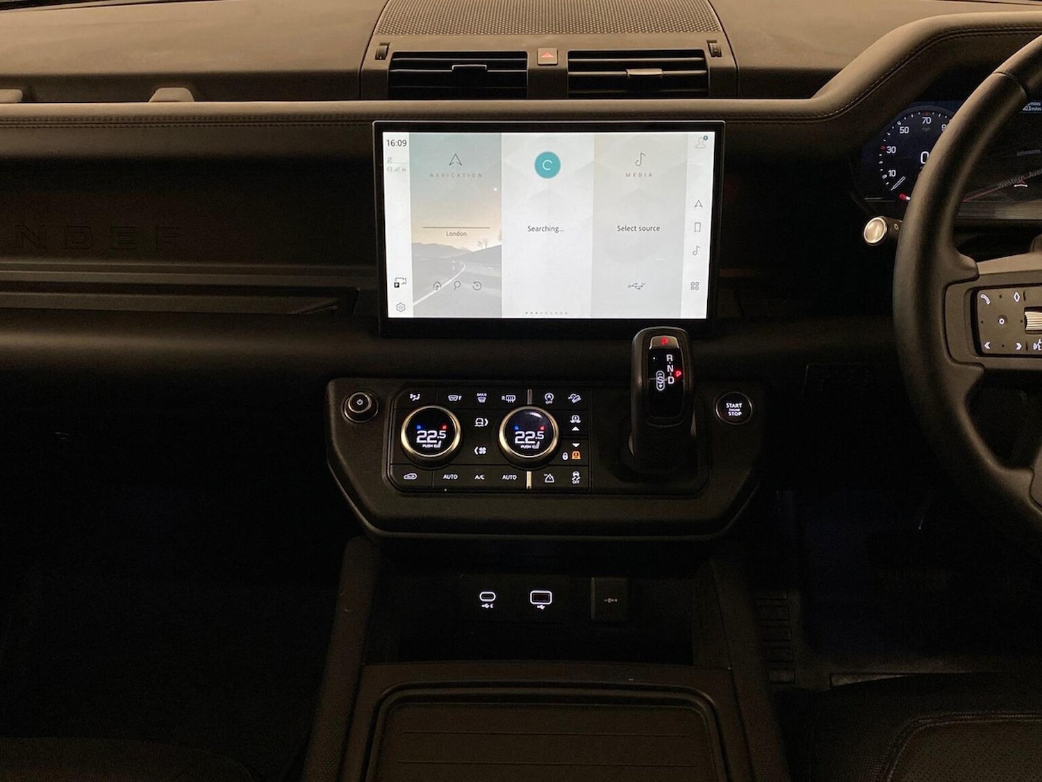 Used Land Rover Defender 2023 for sale - 76591420: Photo 14