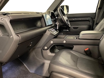Used Land Rover Defender 2023 for sale - 76591420: Photo