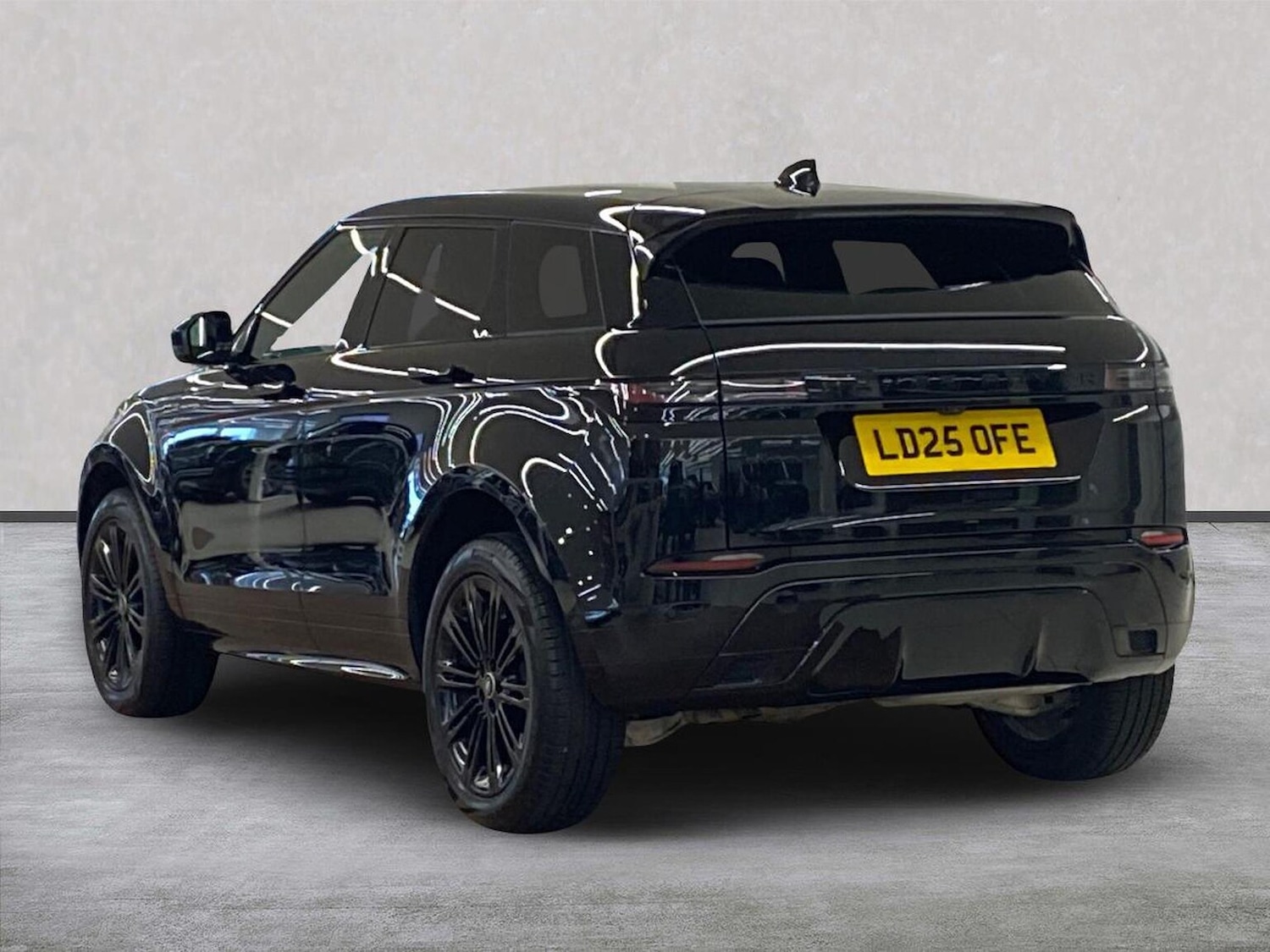 Used Land Rover Range Rover Evoque 2025 for sale - 76418233: Photo 2