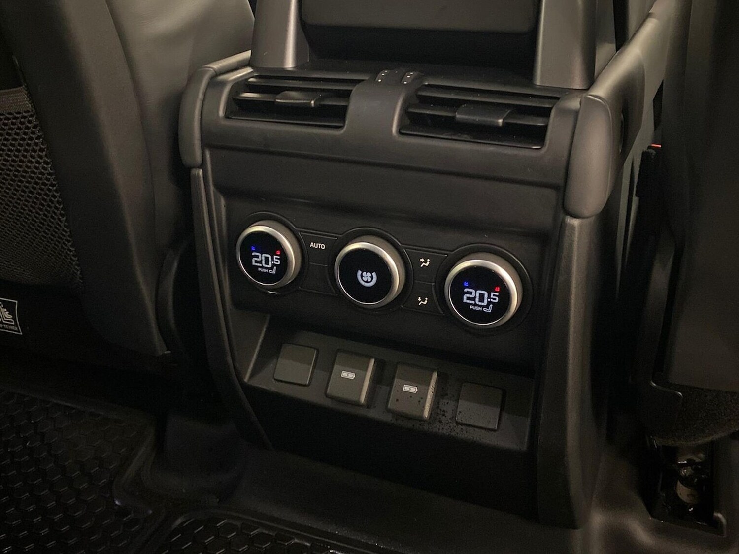 Used Land Rover Defender 2023 for sale - 77489519: Photo 18