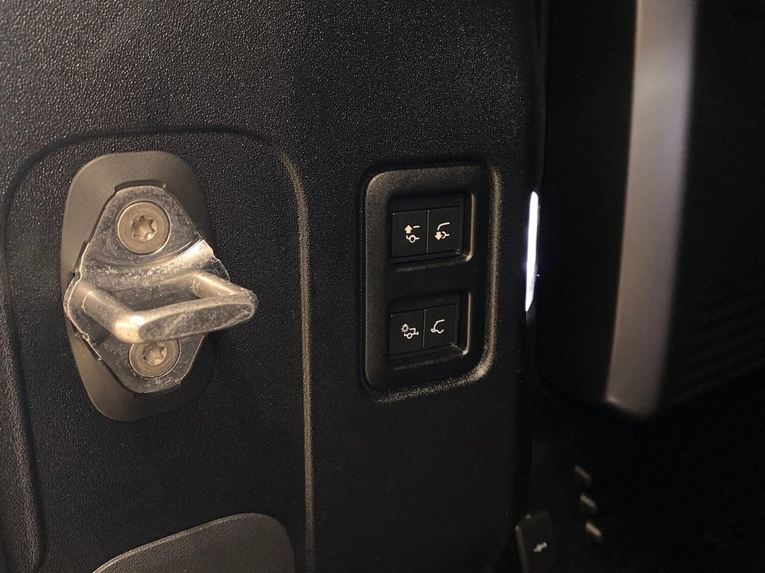 Used Land Rover Defender 2023 for sale - 77489519: Photo 27