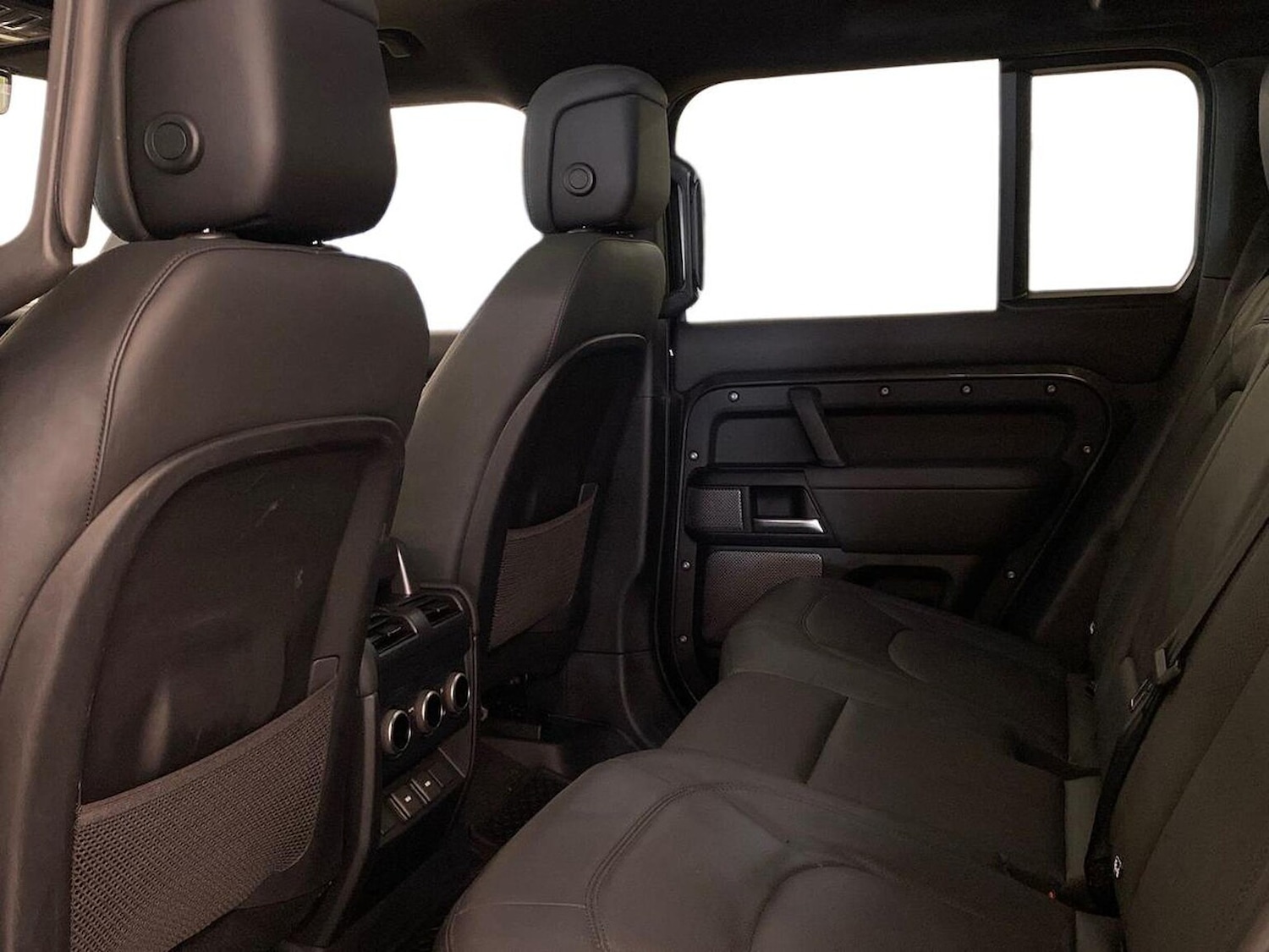 Used Land Rover Defender 2023 for sale - 77489519: Photo 4