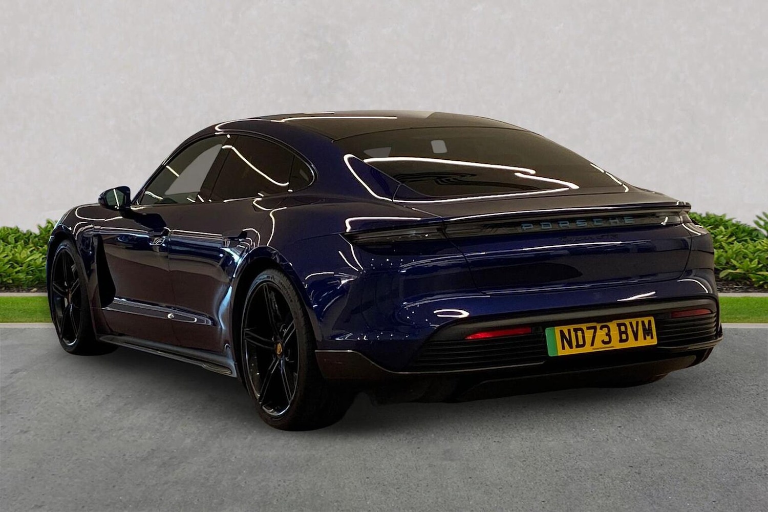 Used Porsche Taycan 2023 for sale - 76663760: Photo 2