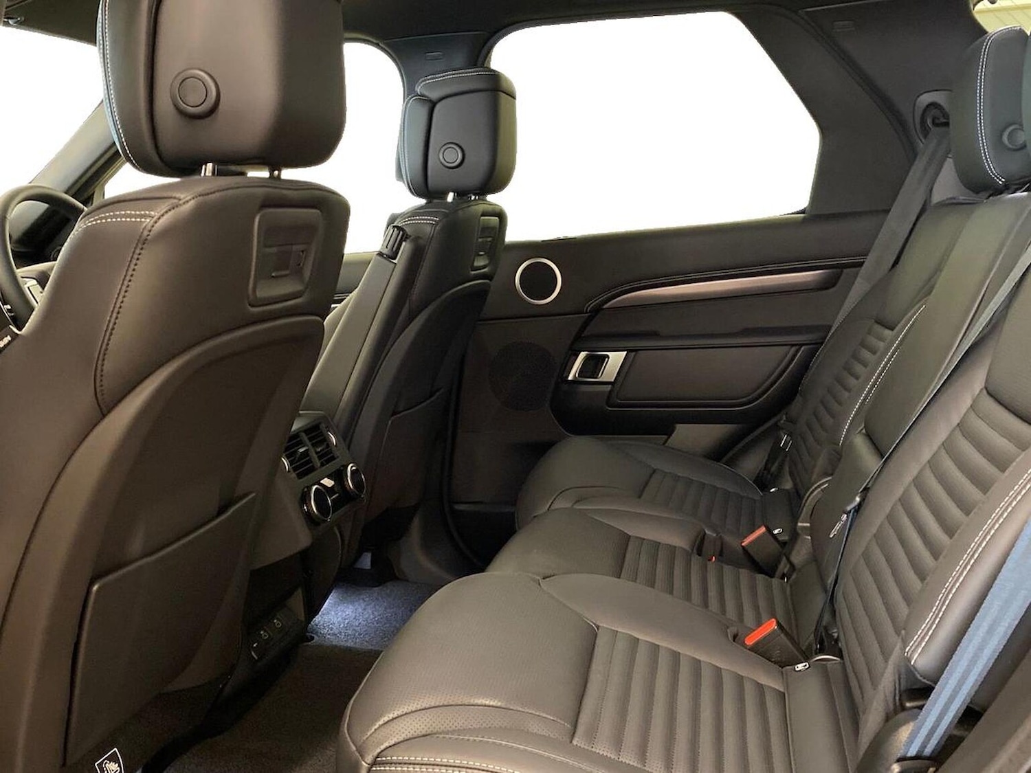 Used Land Rover Discovery 2025 for sale - 76510778: Photo 4