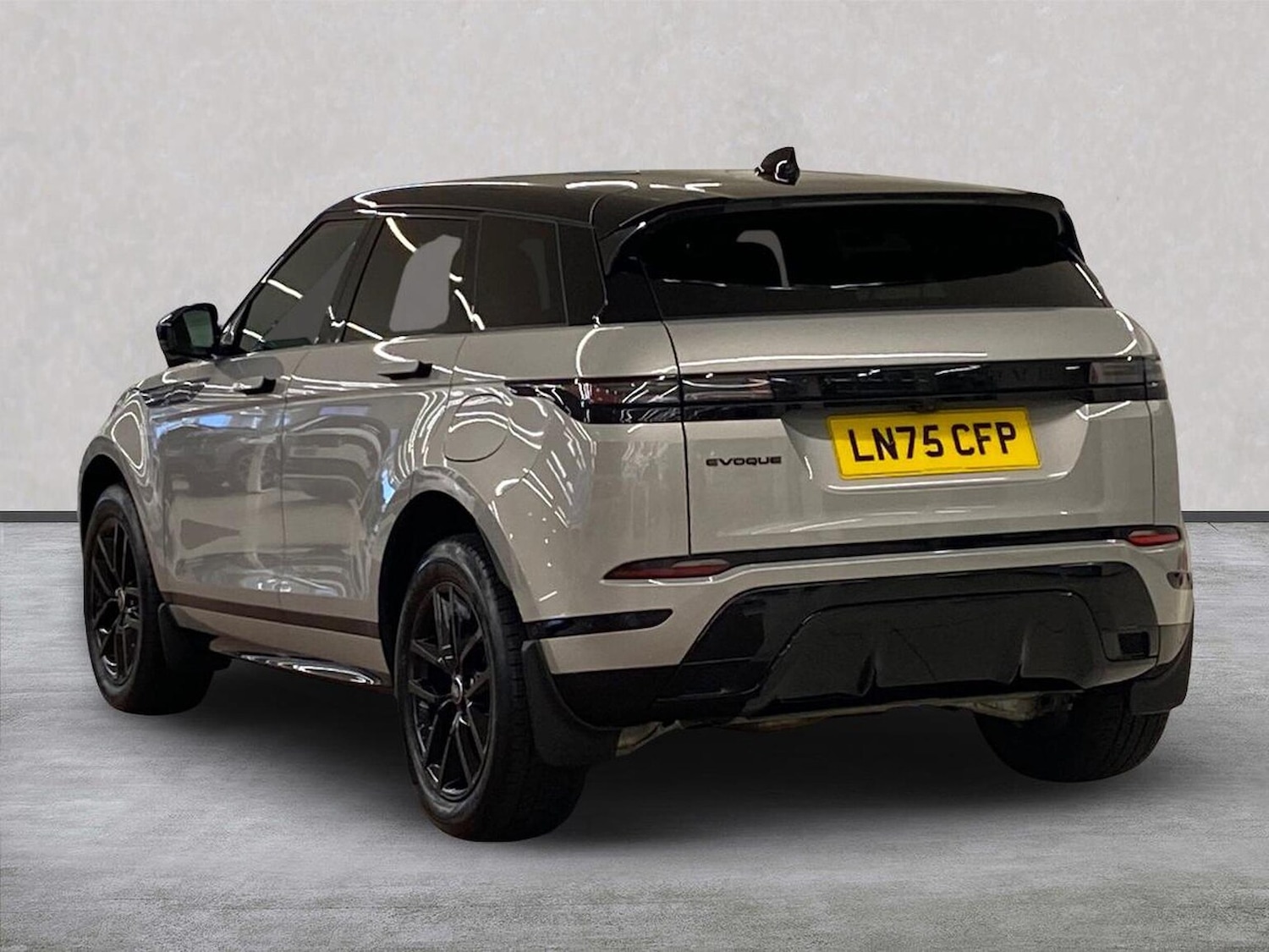 Used Land Rover Range Rover Evoque 2025 for sale - 77489522: Photo 2