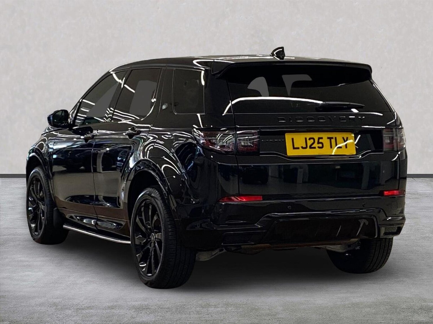 Used Land Rover Discovery Sport 2025 for sale - 76369137: Photo 2