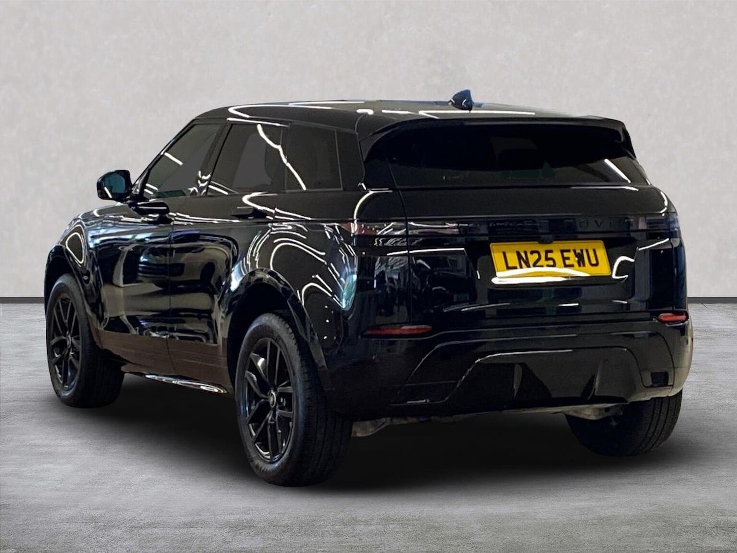 Used Land Rover Range Rover Evoque 2025 for sale - 77572938: Photo 2