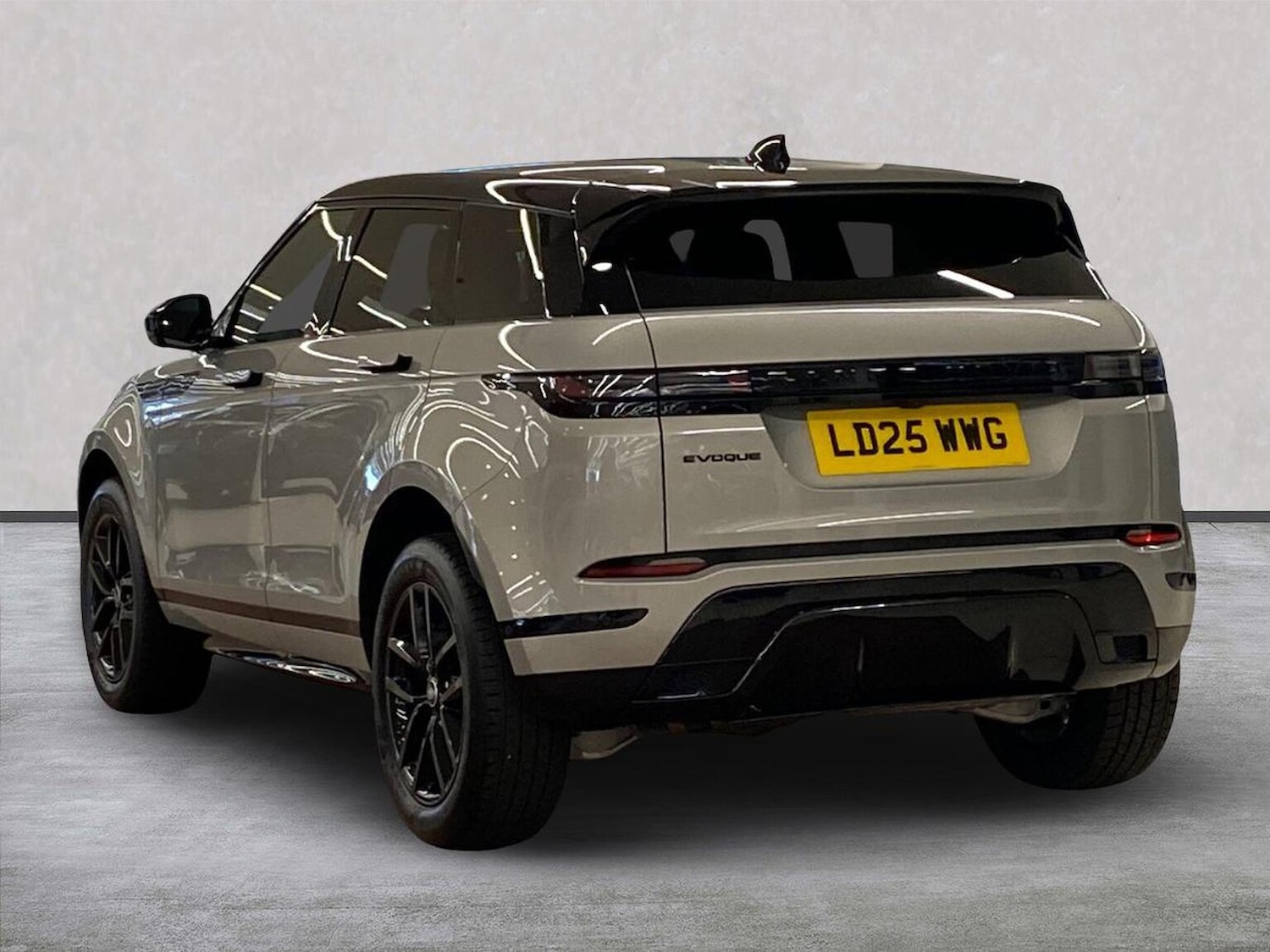 Used Land Rover Range Rover Evoque 2025 for sale - 76320690: Photo 2