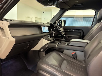Used Land Rover Defender 2021 for sale - 79047978: Photo