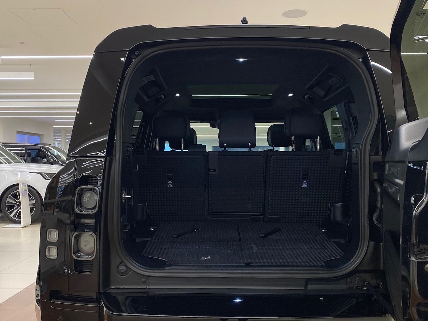 Used Land Rover Defender 2024 for sale - 77073220: Photo 12