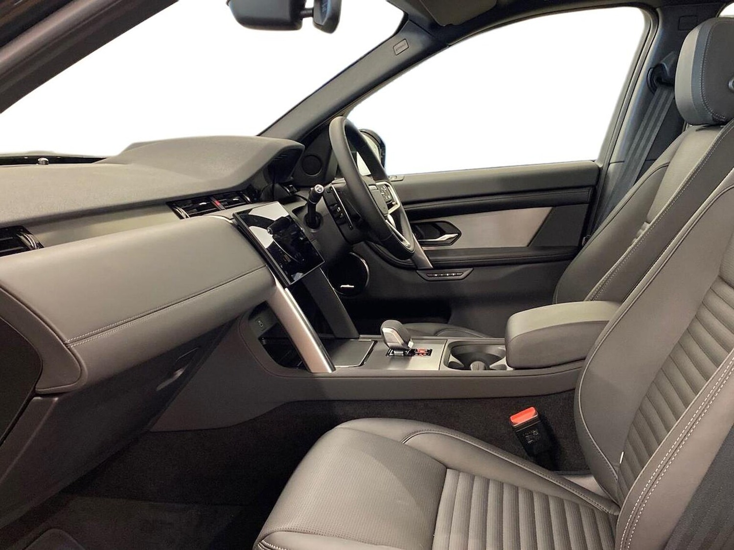 Used Land Rover Discovery Sport 2025 for sale - 77980043: Photo 3