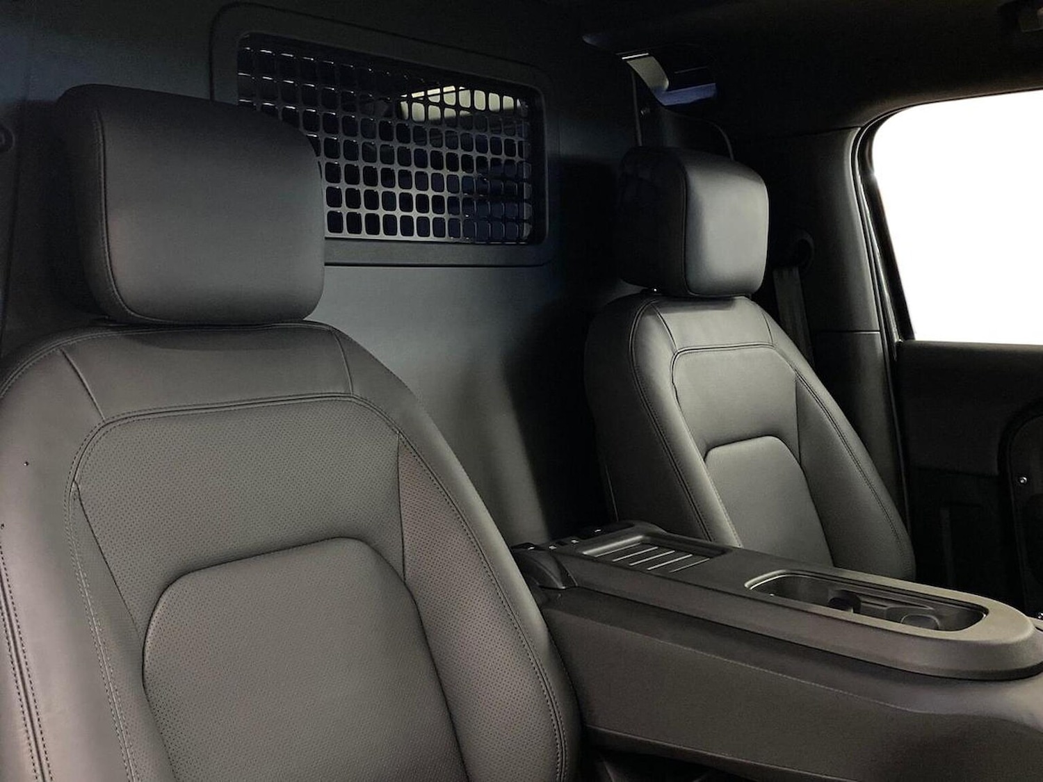 Used Land Rover Defender 2025 for sale - 77489551: Photo 4