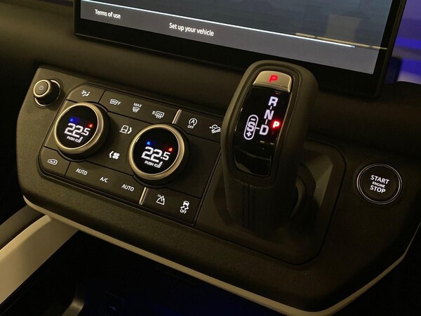 Used Land Rover Defender 2025 for sale - 76288549: Photo 13