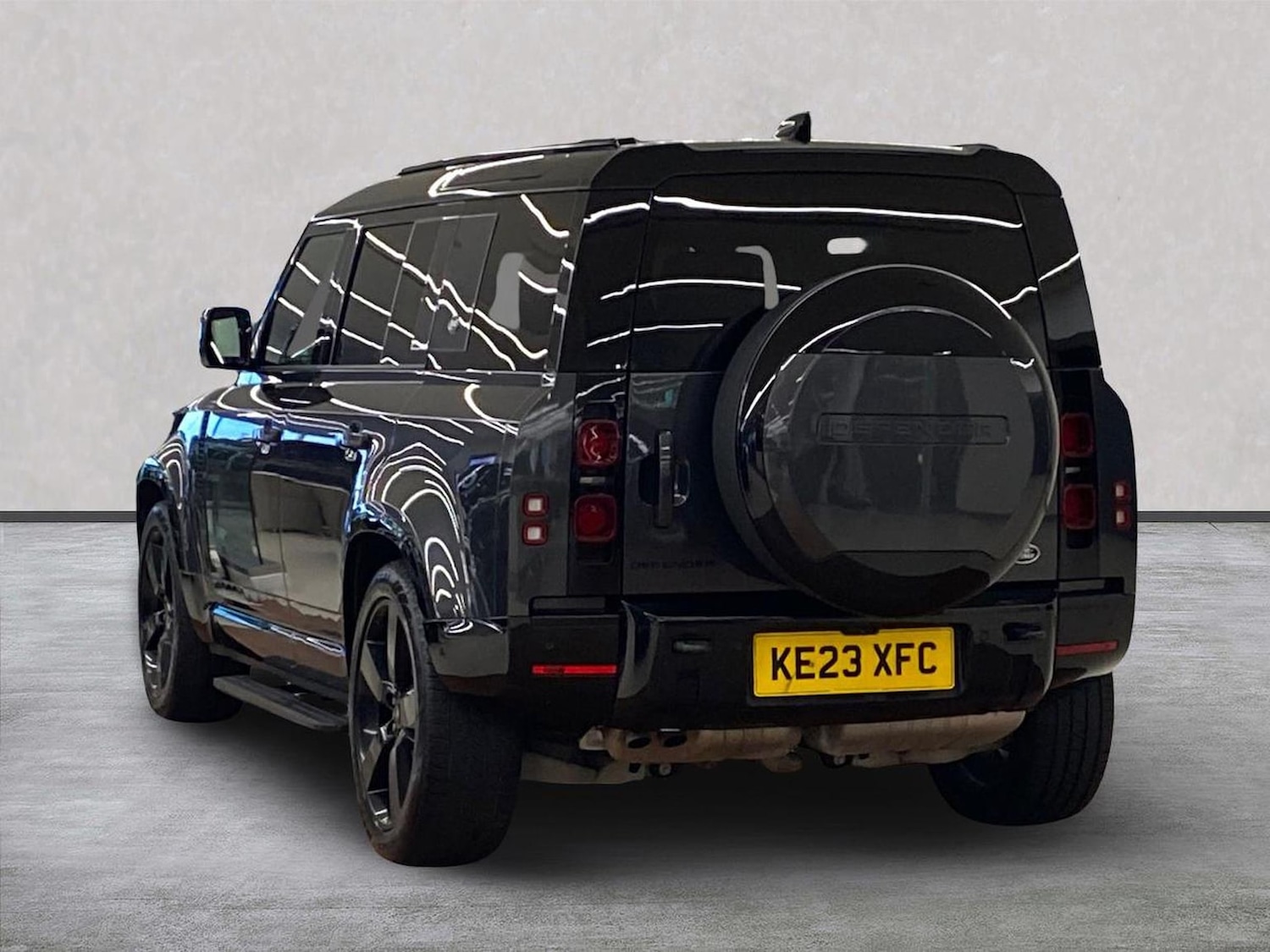 Used Land Rover Defender 2023 for sale - 76663749: Photo 2