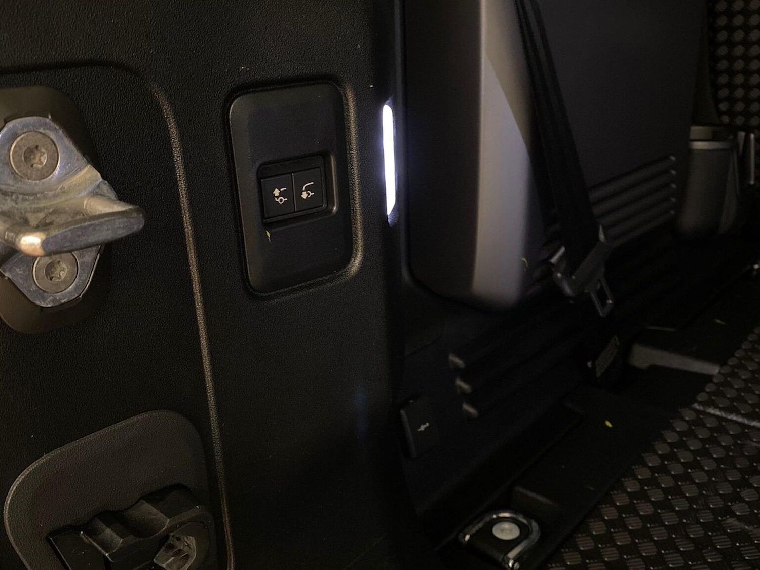 Used Land Rover Defender 2023 for sale - 76663749: Photo 27