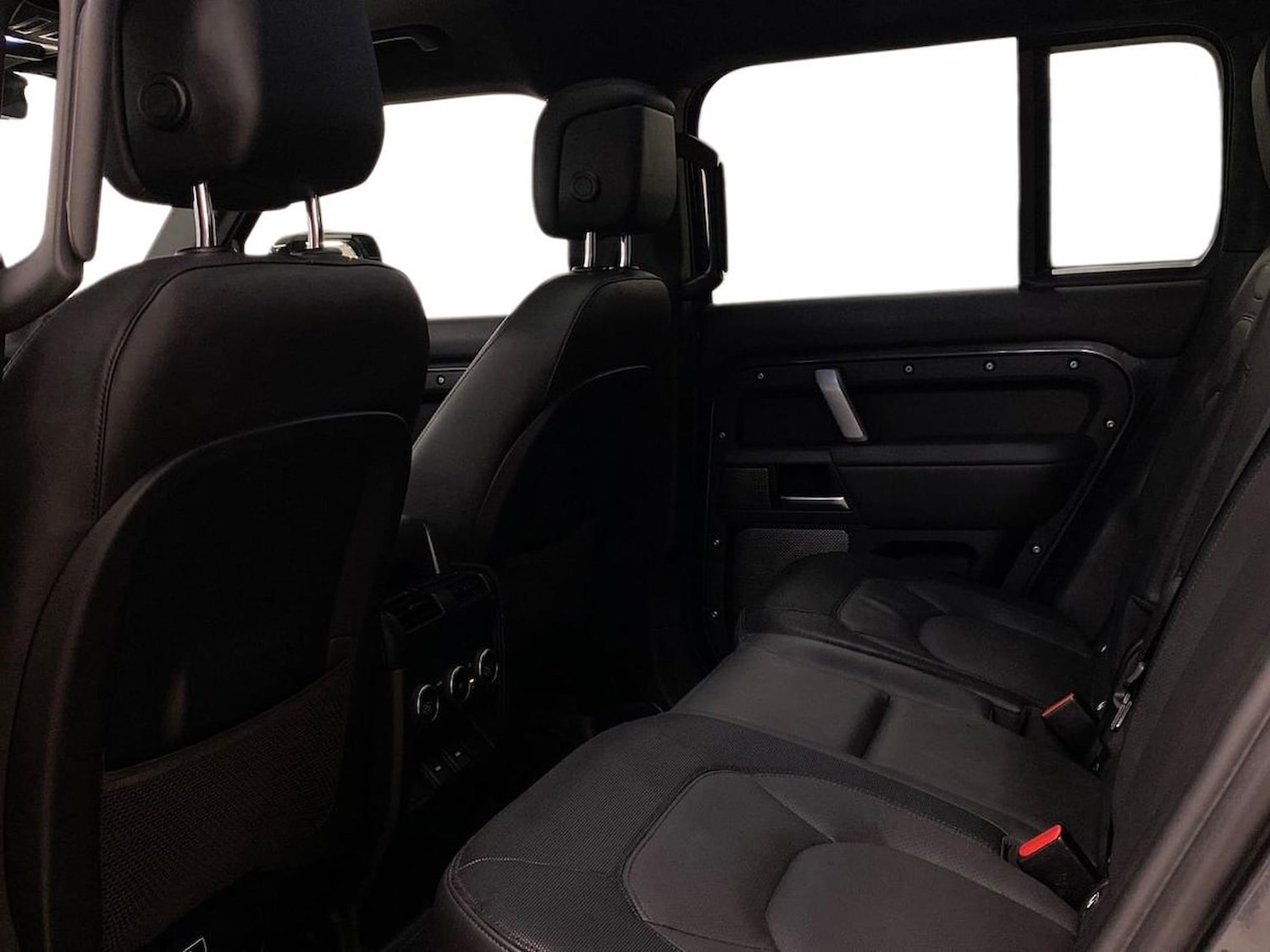 Used Land Rover Defender 2023 for sale - 76663749: Photo 4