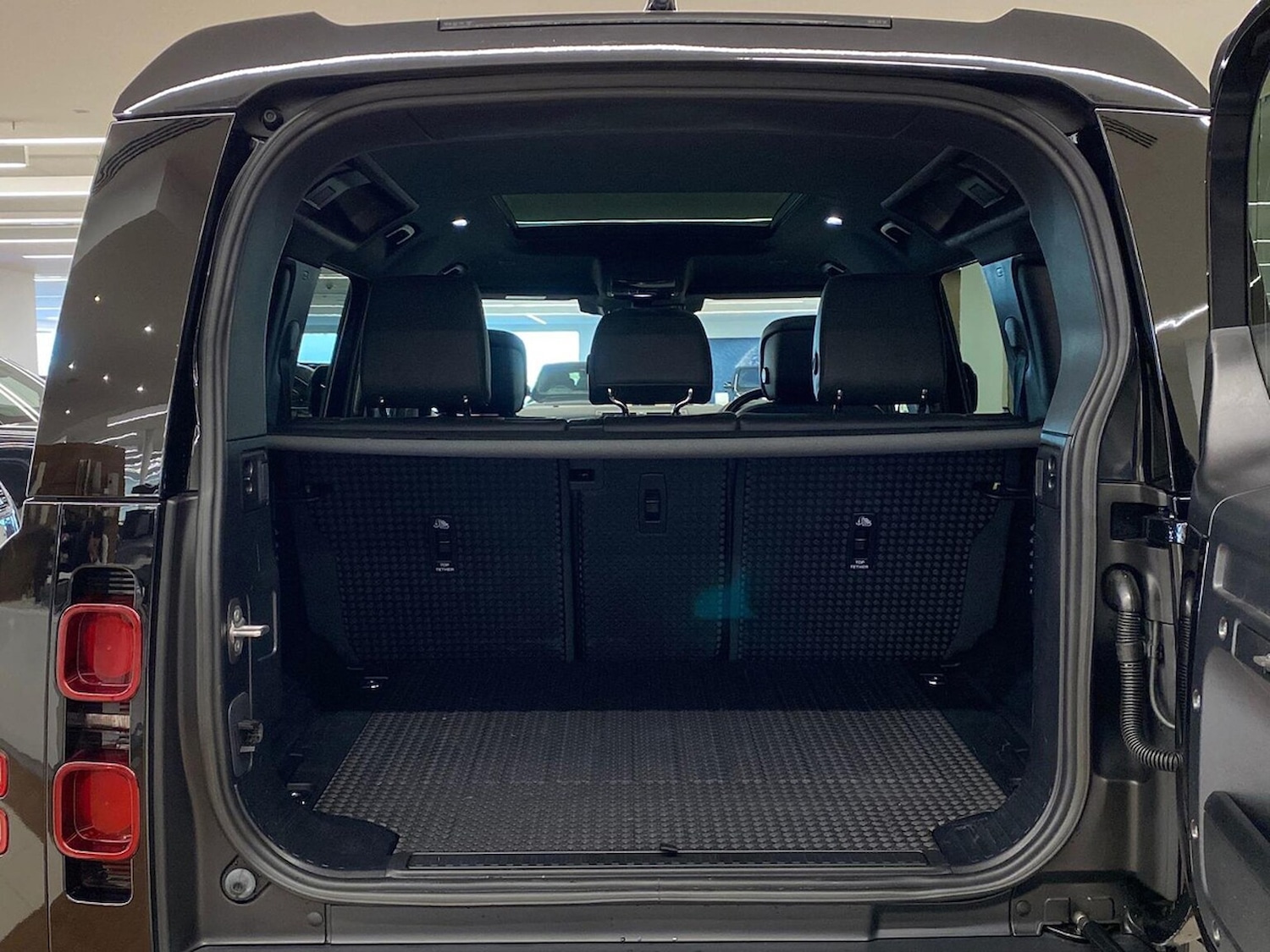 Used Land Rover Defender 2023 for sale - 76583241: Photo 10