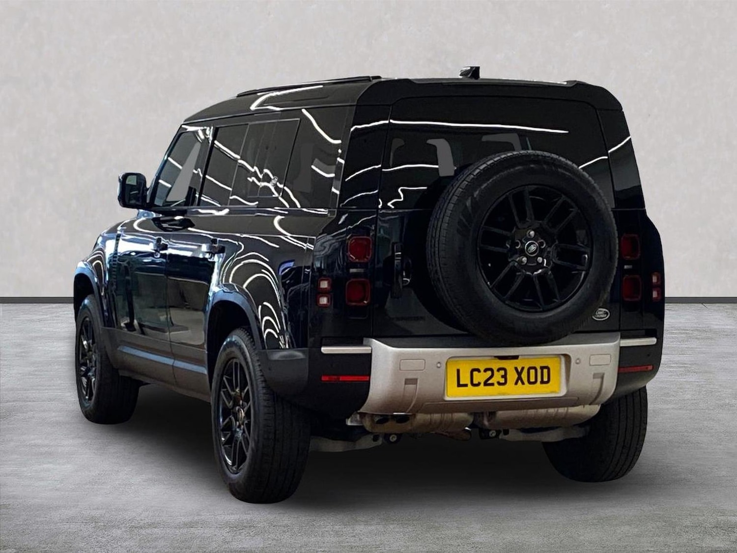 Used Land Rover Defender 2023 for sale - 76583241: Photo 2