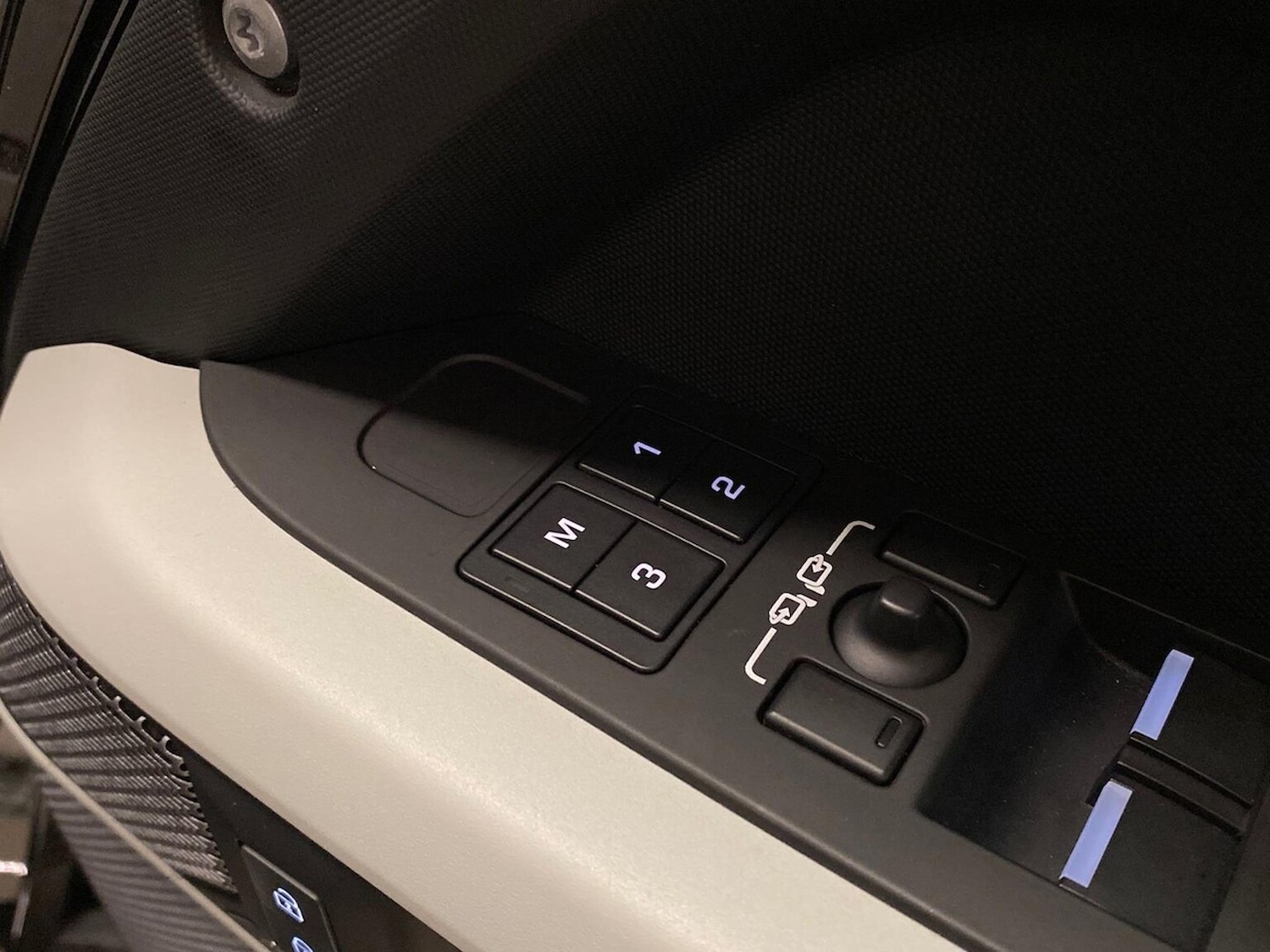 Used Land Rover Defender 2023 for sale - 76583241: Photo 25