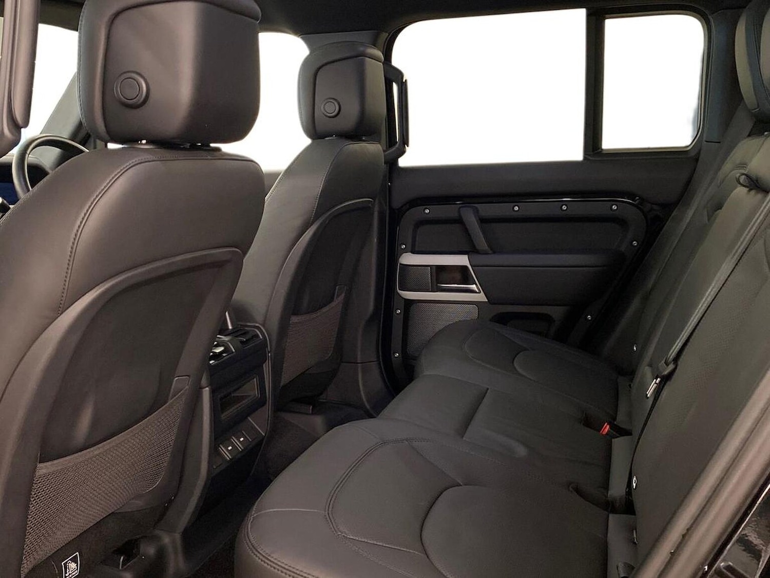 Used Land Rover Defender 2023 for sale - 76583241: Photo 4