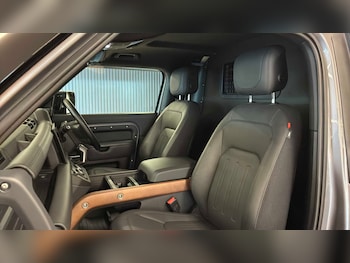Used Land Rover Defender 2023 for sale - 79451130: Photo