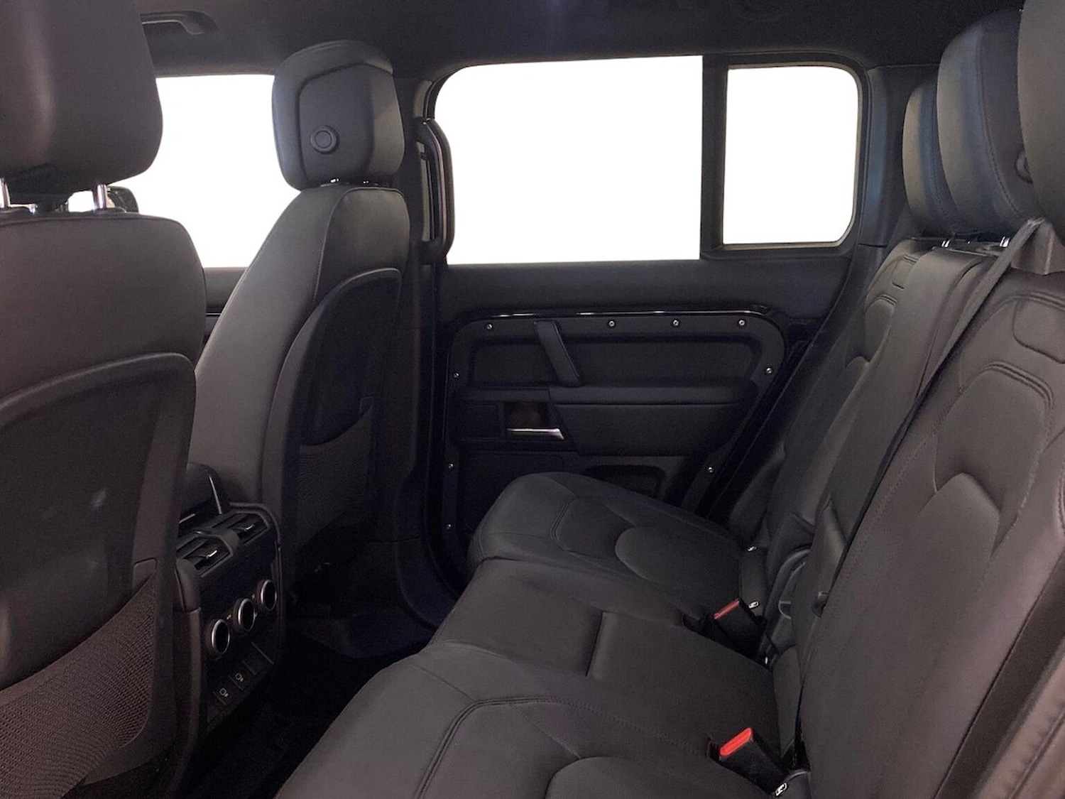 Used Land Rover Defender 2025 for sale - 77489473: Photo 4