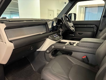 Used Land Rover Defender 2024 for sale - 78434236: Photo