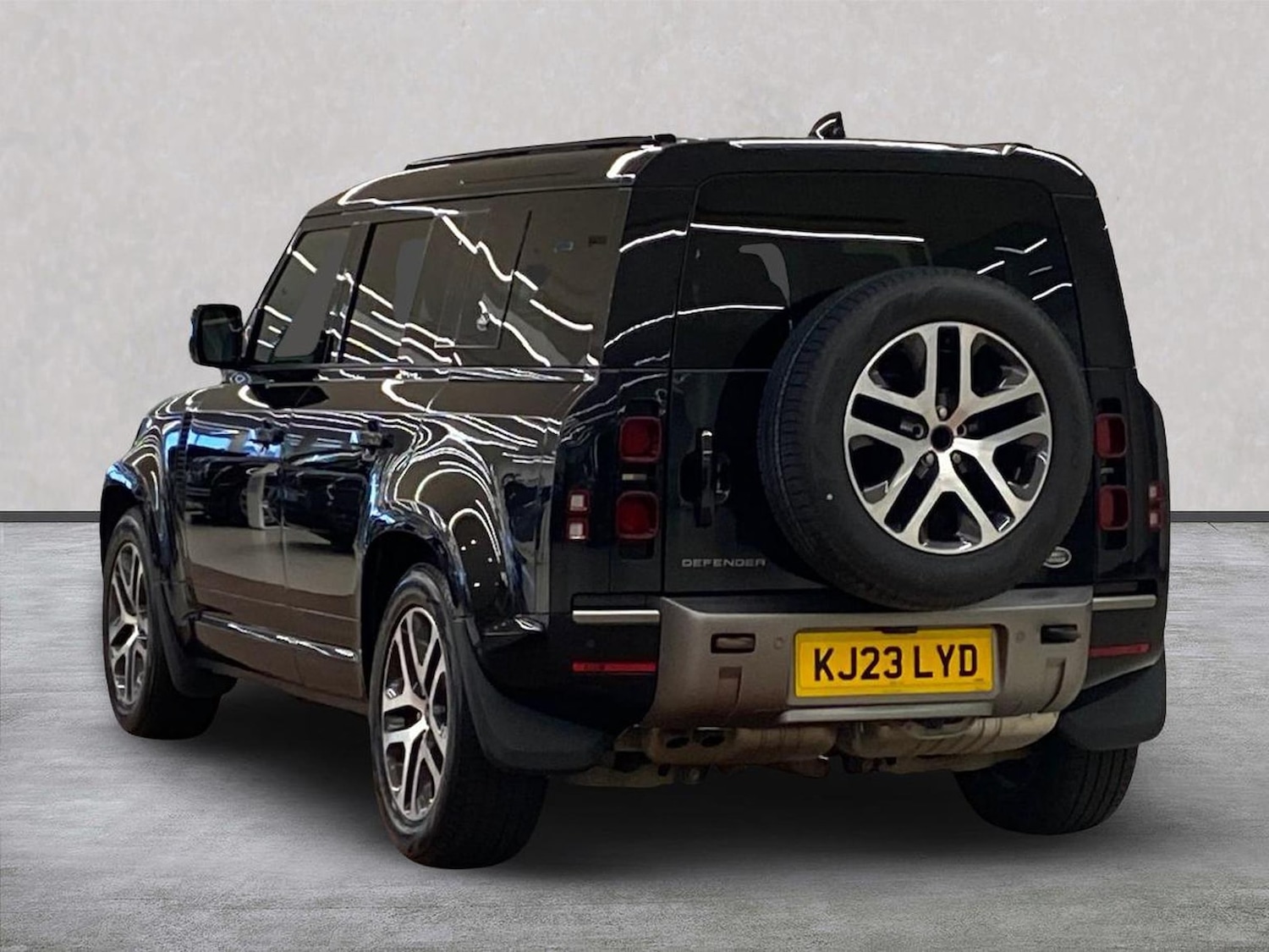 Used Land Rover Defender 2023 for sale - 76478234: Photo 2