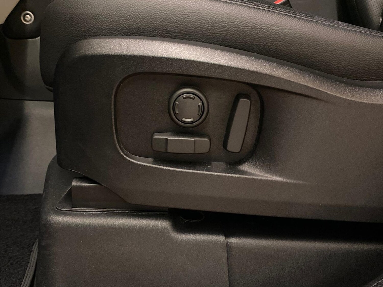 Used Land Rover Defender 2023 for sale - 76478234: Photo 40