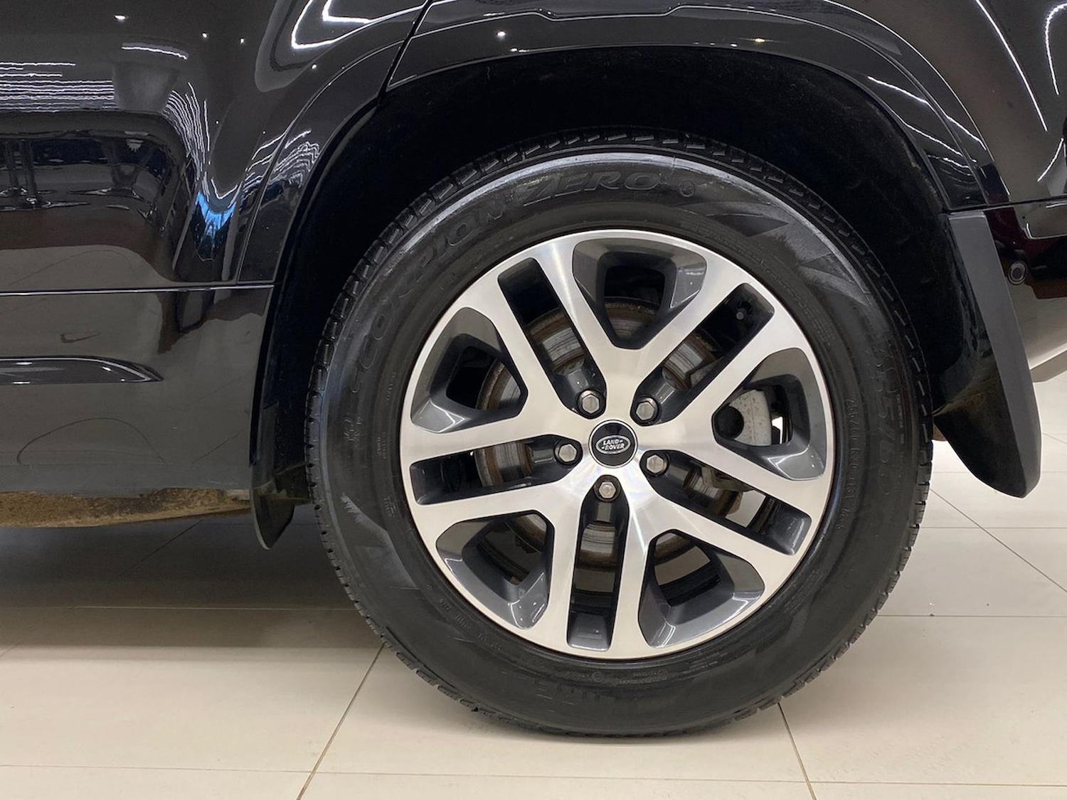 Used Land Rover Defender 2023 for sale - 76478234: Photo 8