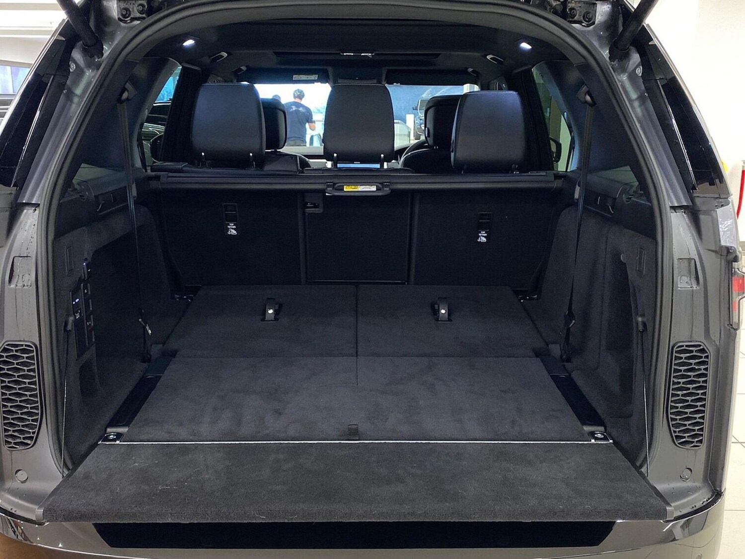 Used Land Rover Discovery 2025 for sale - 77489550: Photo 10