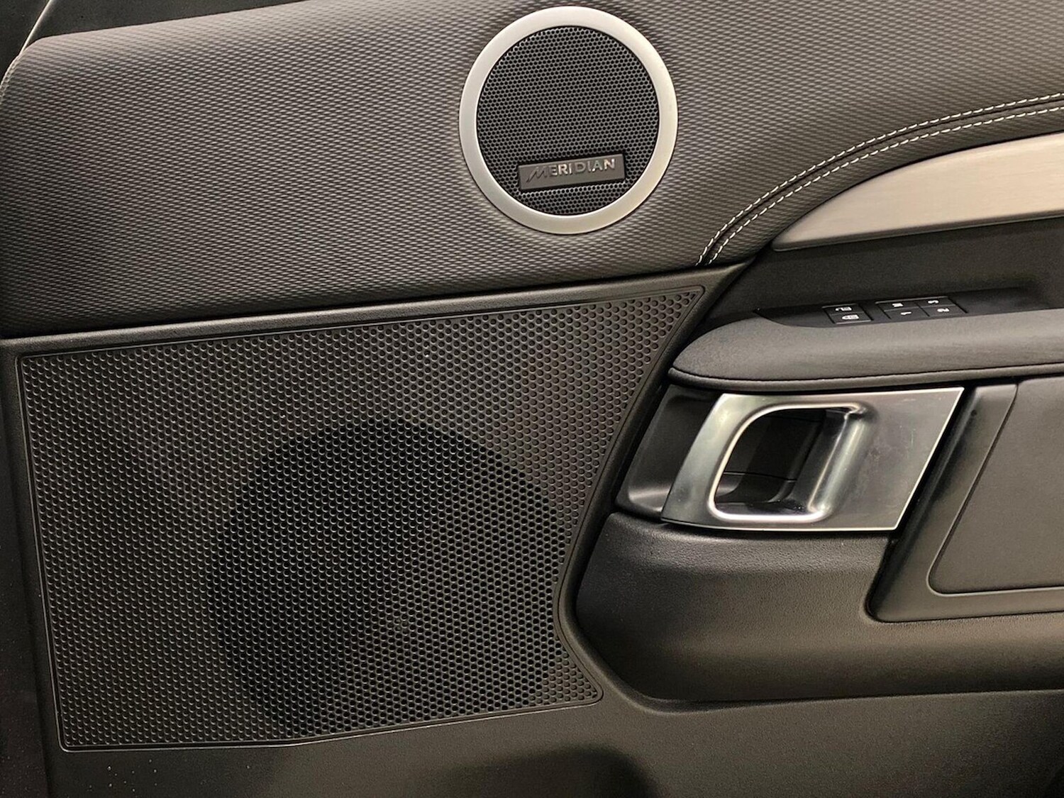 Used Land Rover Discovery 2025 for sale - 77489550: Photo 24