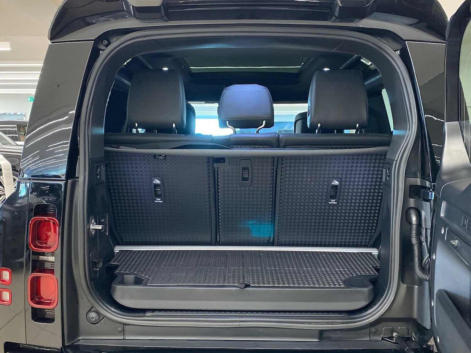 Used Land Rover Defender 2023 for sale - 76832033: Photo 10