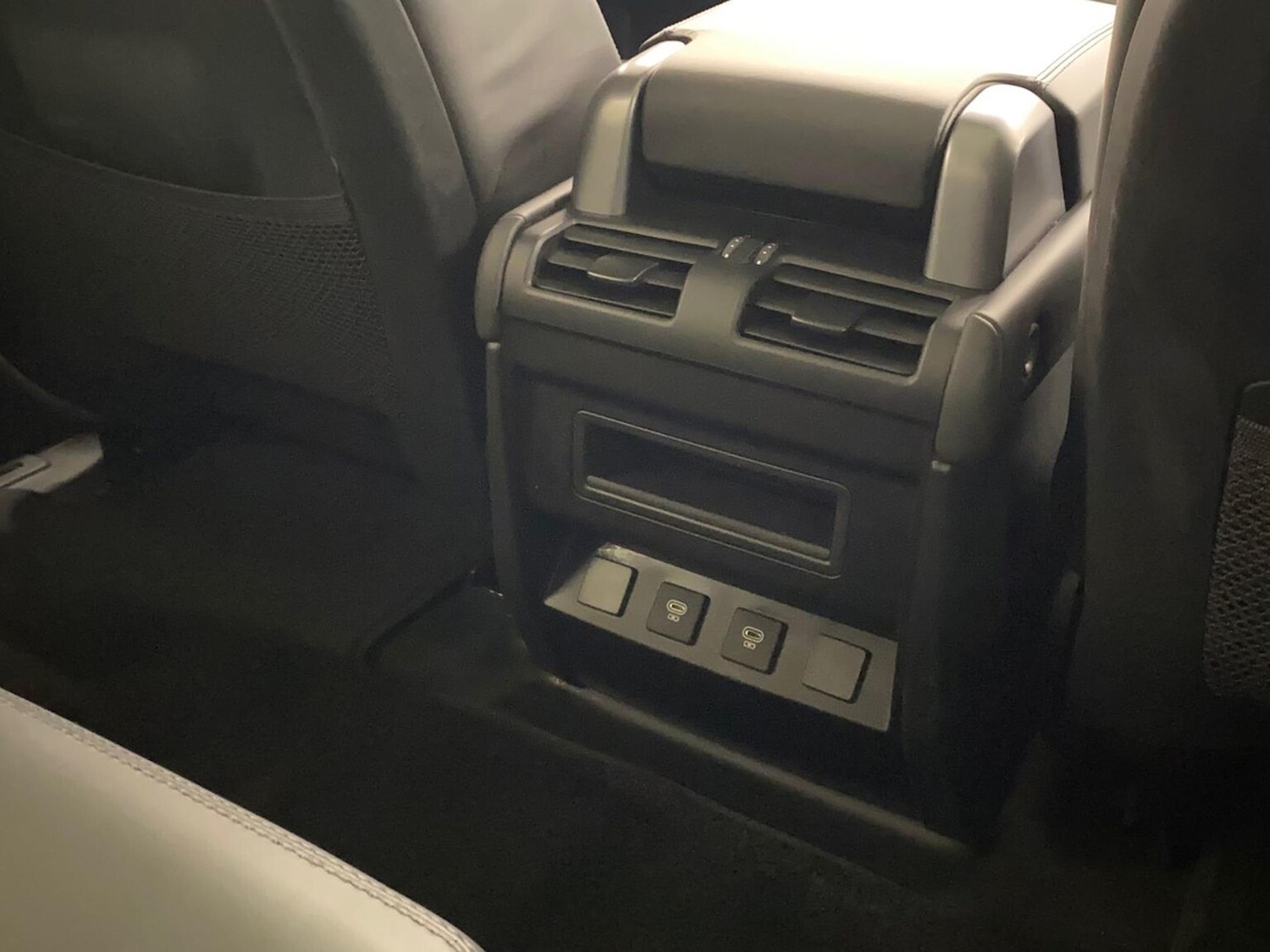 Used Land Rover Defender 2023 for sale - 76832033: Photo 18