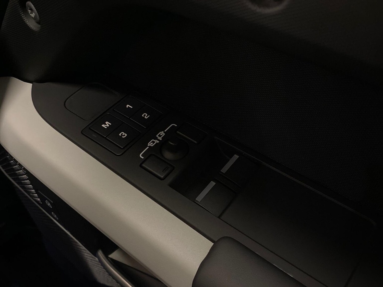 Used Land Rover Defender 2023 for sale - 76832033: Photo 25