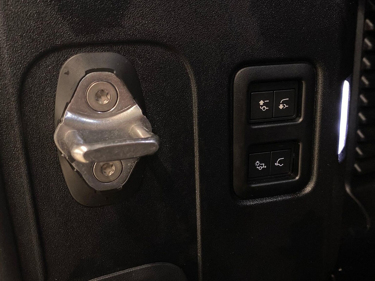 Used Land Rover Defender 2023 for sale - 76832033: Photo 27