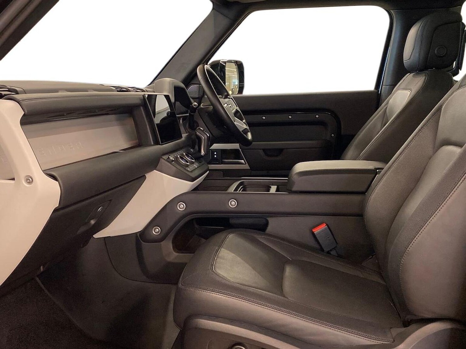 Used Land Rover Defender 2023 for sale - 76832033: Photo 3